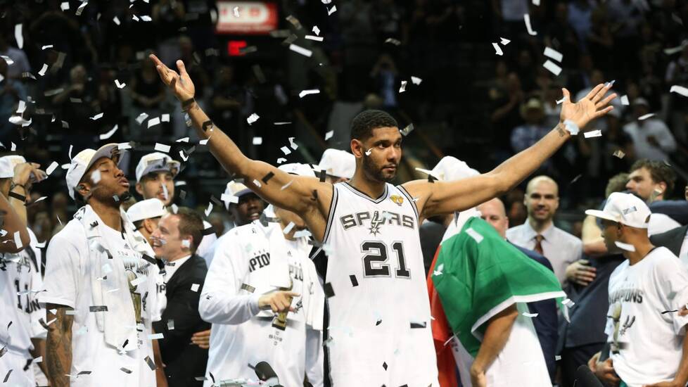 看到马刺被暴虐出局,坐场边的他在想什么