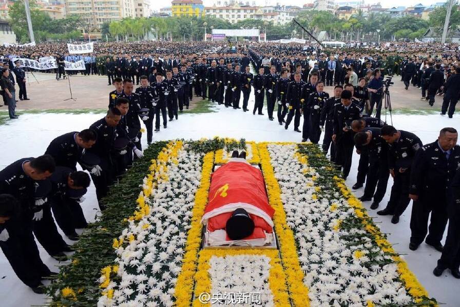 一场缉毒民警的送别仪式