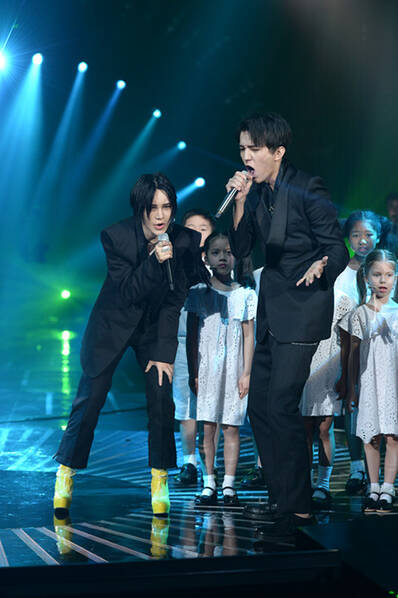 张杰与刘润潼合唱.