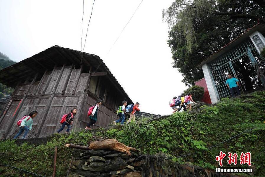 实拍贵州大山深处教学点,了解真实的乡村小学