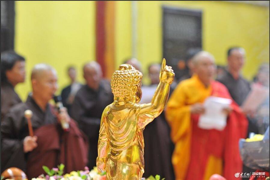 山东济宁邹城晚照寺举办浴佛节法会