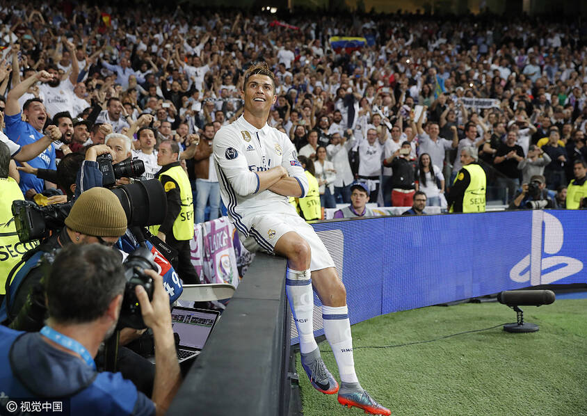 球场展开争夺,皇家马德里主场3比0完胜马德里竞技,c罗上演帽子戏法