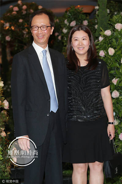 图为2014年5月19日,梁锦松伏明霞夫妇出席城中富豪林建岳女儿婚礼,伏
