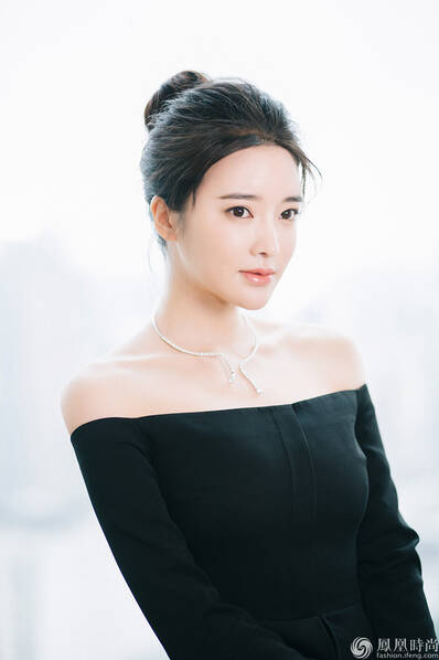 张璇亮相时尚盛典 展现迷人气质_时尚频道_凤凰网