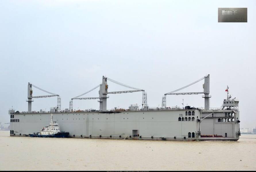 海上移动长城:中国巨无霸移动船坞壮观出海