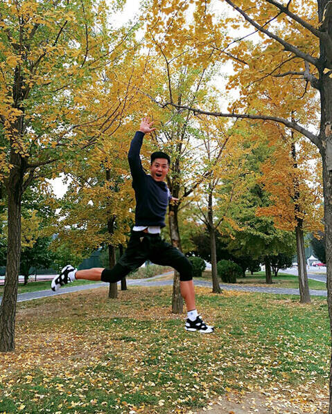 2015年10月29日,毛宁微博晒出自己的健身照,照片中的他活力四射