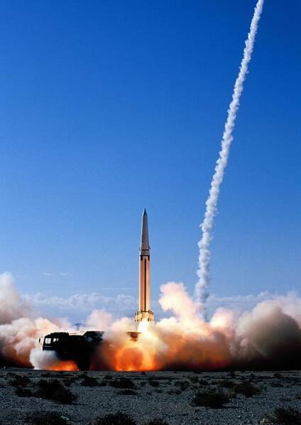 火箭军发射多型弹道导弹 东风15令人震撼