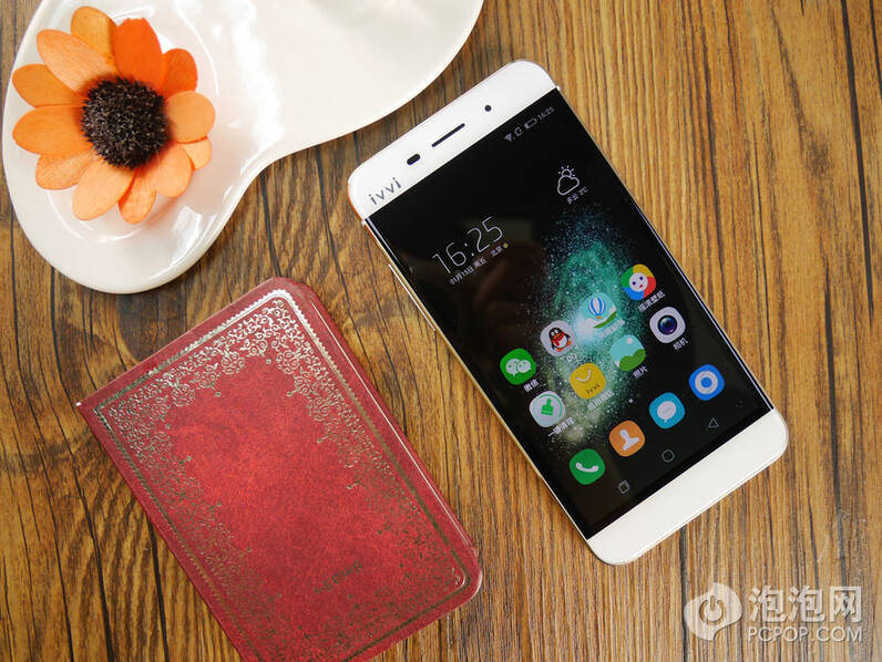 最薄的全网通手机 ivvi 小i plus图赏