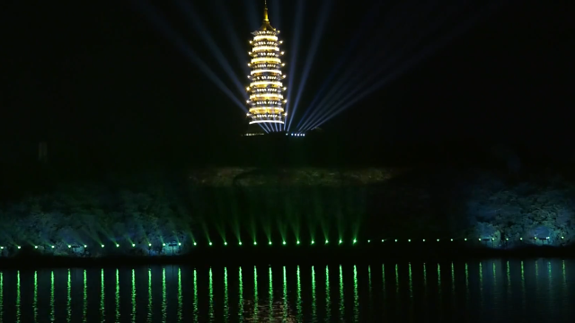 赣州翠浪塔灯光秀为国庆献礼