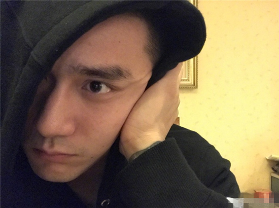 蒋劲夫晒自拍黑照 网友吐槽"迷之角度"_凤凰网娱乐_凤凰网