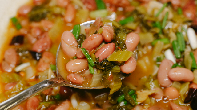 酸菜烧豆子出其不意的好味道