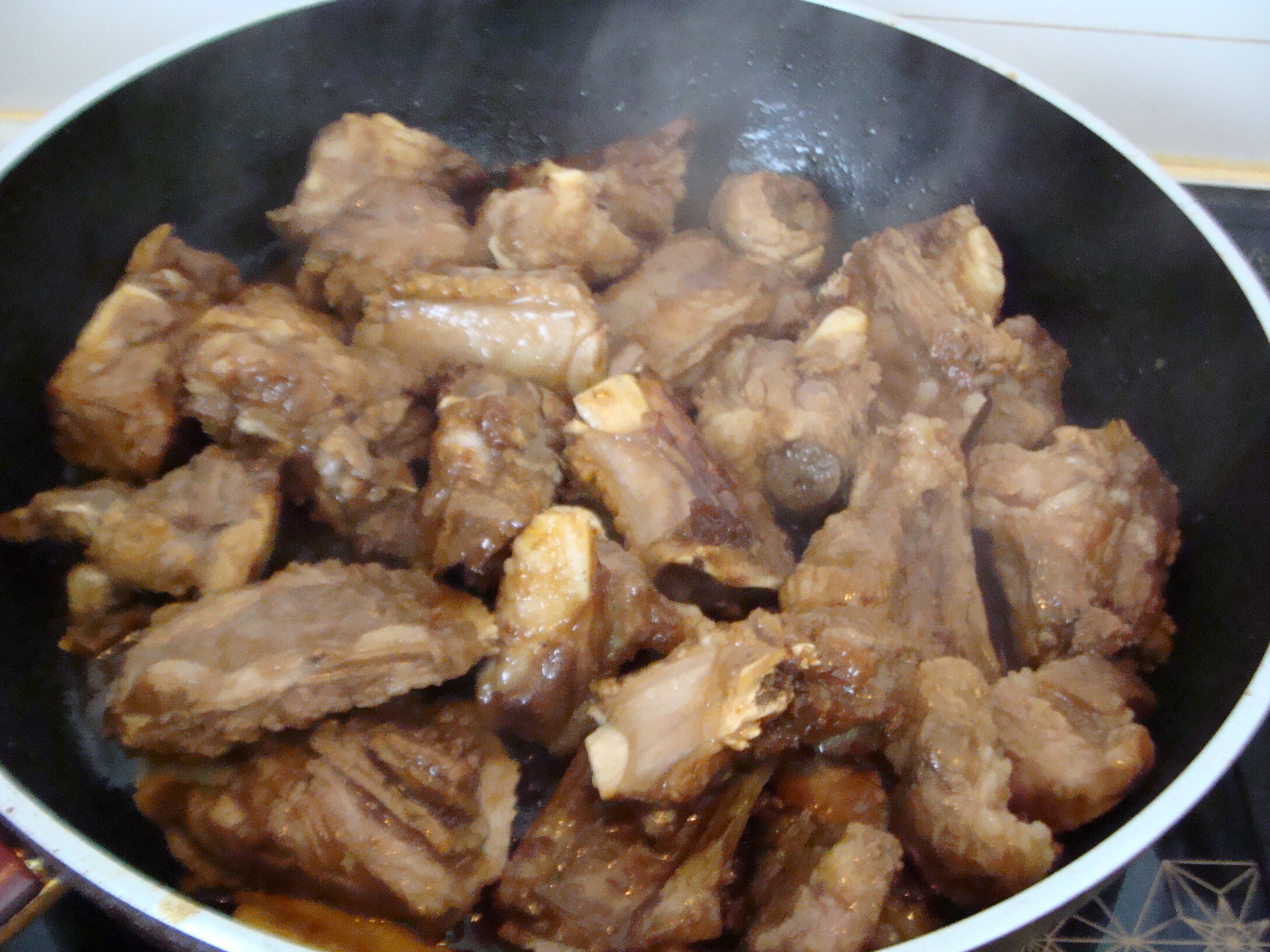 红酒糟排骨,没尝过鲜的,可以试试哦