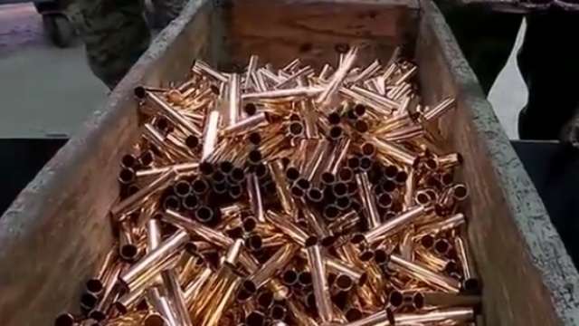 子弹的生产过程,原来是这样批量生产的,金黄一片!_凤凰网视频_凤凰网