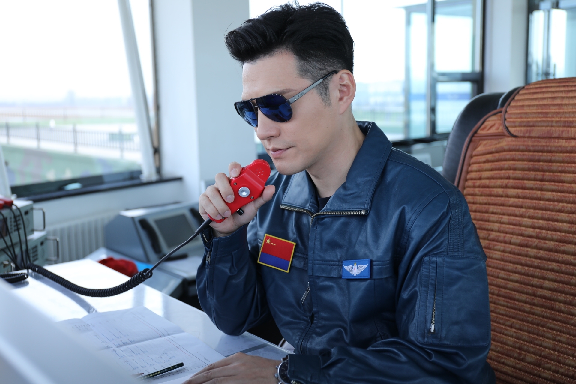 《飞行少年》发布会 金牌飞行员严屹宽被赞风清气正