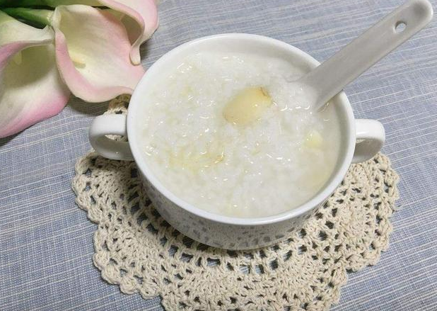 百合荸荠粥,润肺止咳,清热解毒