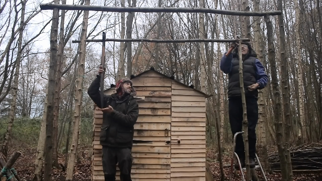 父子倆一起在野外建造小木屋第三集_鳳凰網視頻_鳳凰網