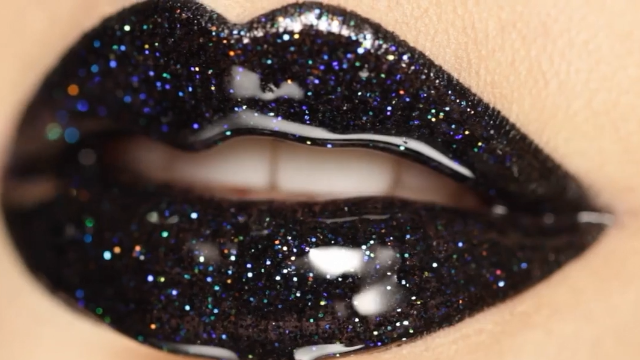 黑色的口红你涂过吗秋冬瞄准黑色来涂让你变身腹黑女郎