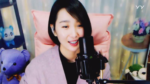 梁红演唱《月亮知道》pk女主播歌曲《一万个舍不得》不敌对方