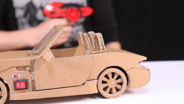 教你用硬纸皮制作一个精致的遥控玩具车