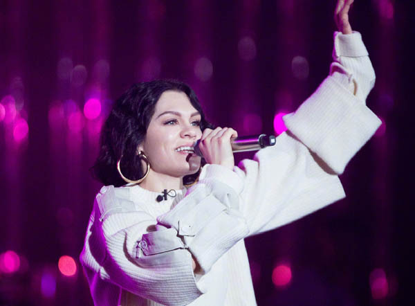 我是歌手 jessie j力压汪峰夺冠,她因这个星途差点被毁