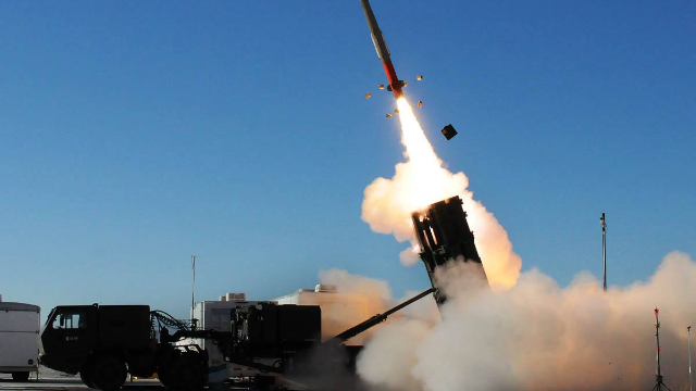 中国东风17导弹有何神秘之处速度10马赫爱国者彻底成为摆