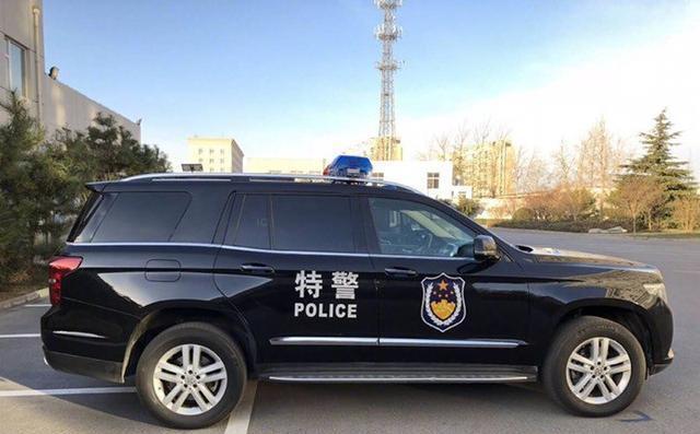 北汽bj90已被採購當警車,配奔馳4.0t發動機,堪稱國產最貴suv