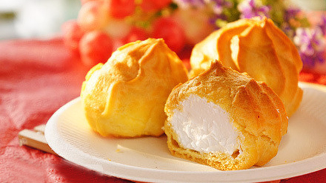 2分钟教你一道经典的甜点鲜奶泡芙看着就很享受