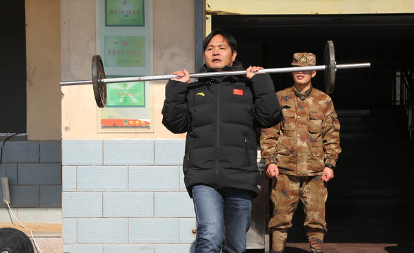 世界冠军郭新桥手把手教你lian!__凤凰网