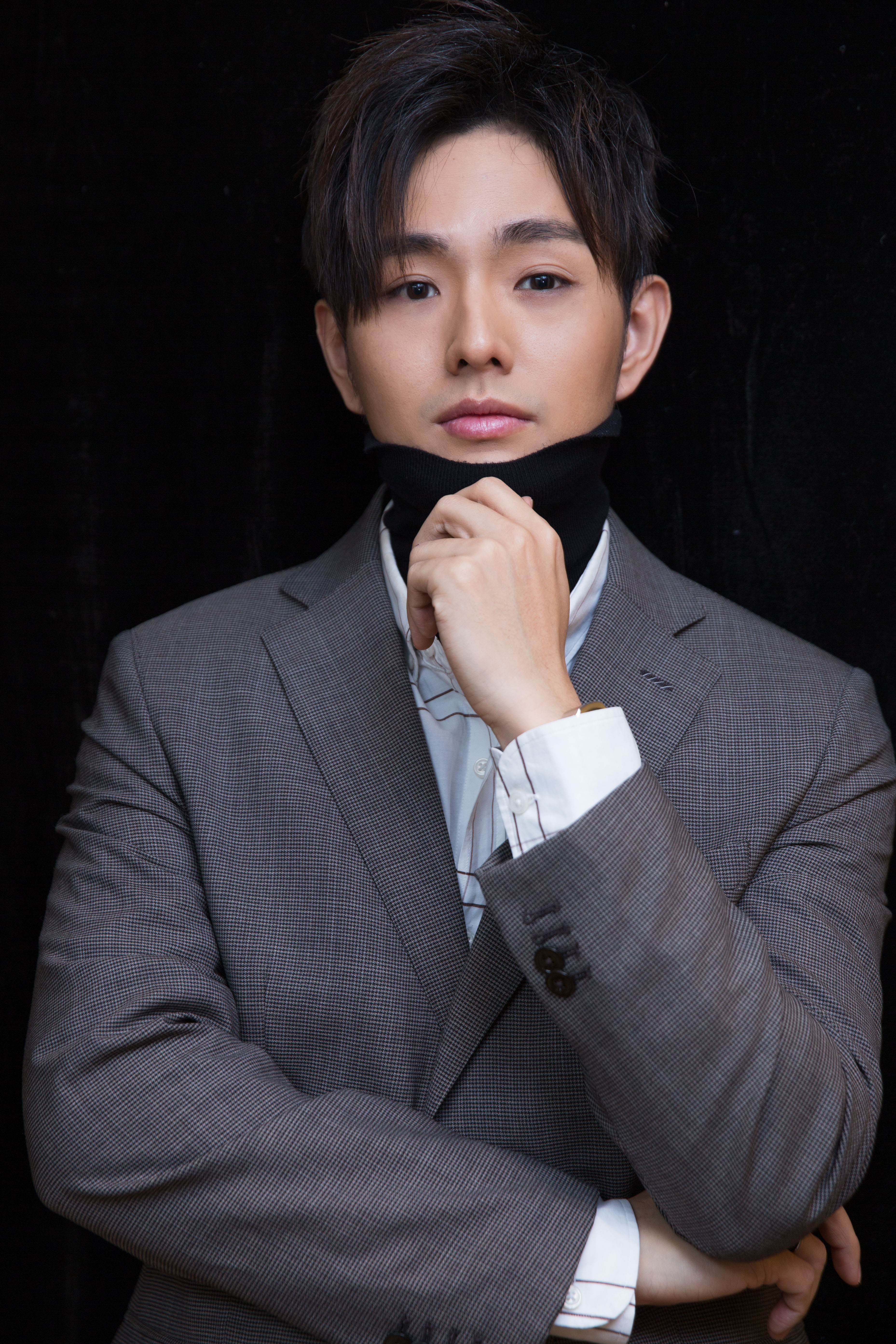 魔术师邓男子出席2018"时尚春晚" 精彩魔术轰动全场