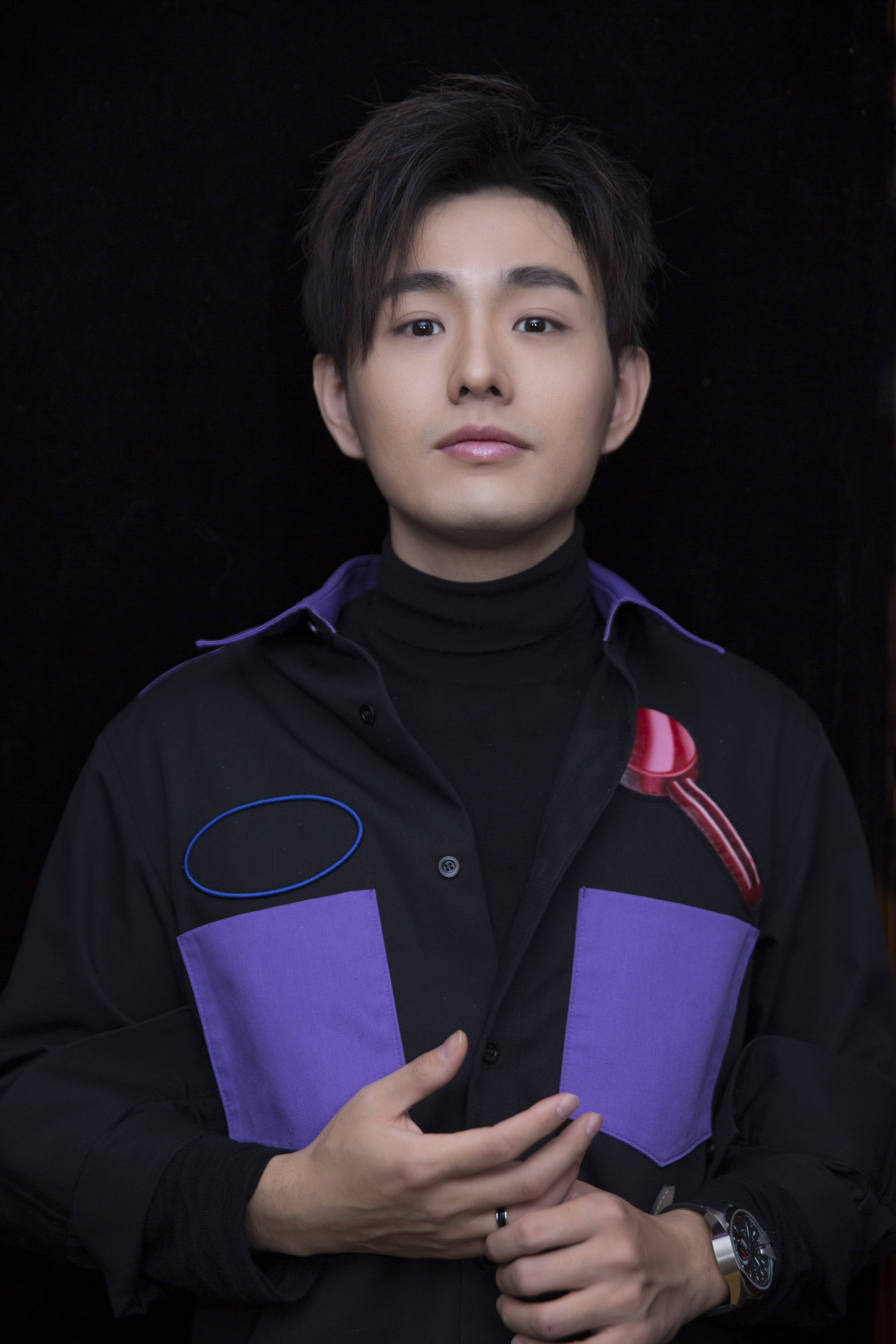 魔术师邓男子出席2018"时尚春晚" 精彩魔术轰动全场