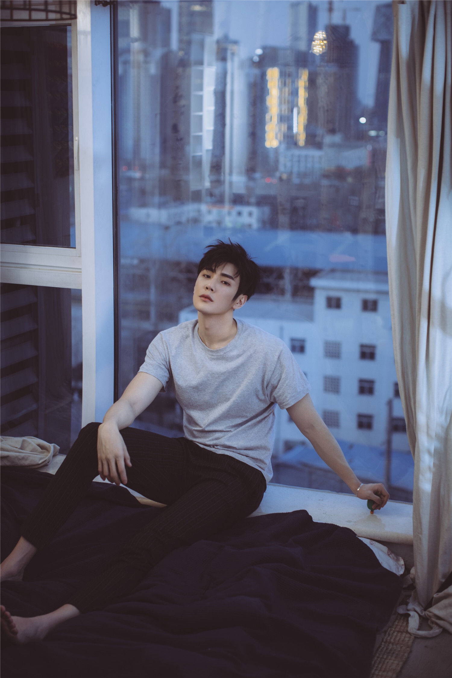 彦希生日晒照"清库存",居家style慵懒撩人_凤凰网娱乐_凤凰网