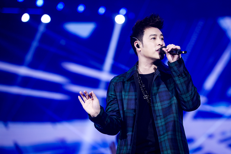 潘玮柏亮相安徽卫视元宵晚会 《快乐崇拜》再掀青春回忆杀