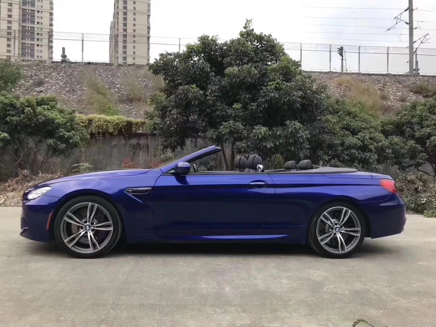 宝马.m6敞篷跑车 落地229万如今60万挥泪出售泡妞神器