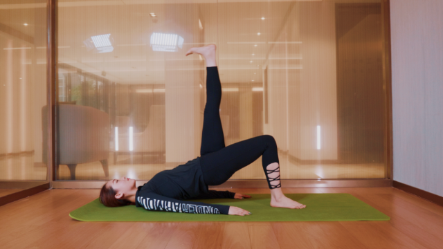 桥式变体瑜伽,拯救臀部下垂,瘦回小蛮腰