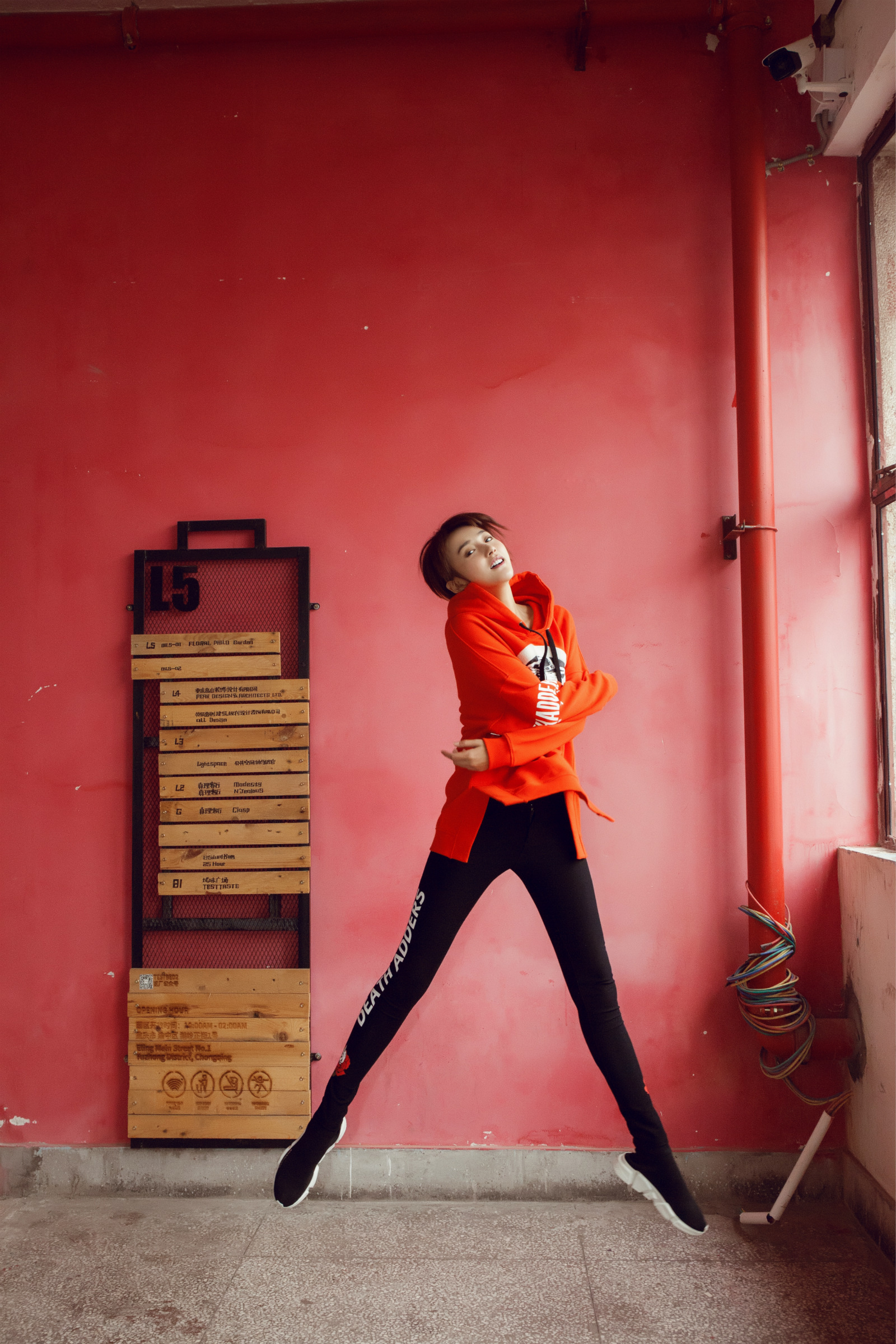 艾晓琪初春大片曝光 大长腿自带特效