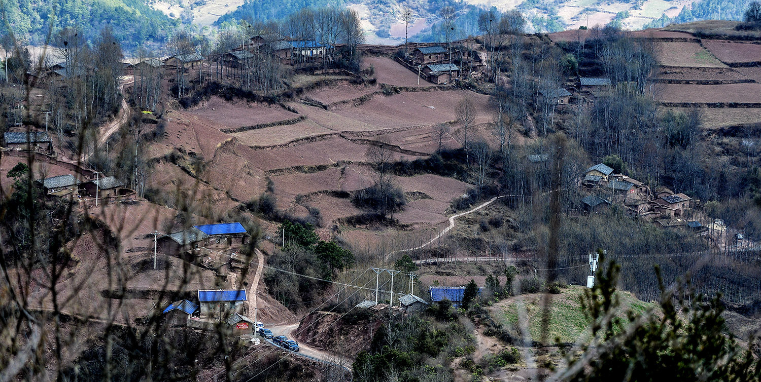 游览凉山大山深处昭觉县三岔河乡三河村彝族家