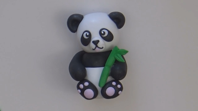 用橡皮泥制作熊猫图片
