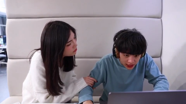 男朋友总是玩游戏女朋友以暴制暴效果好得出奇