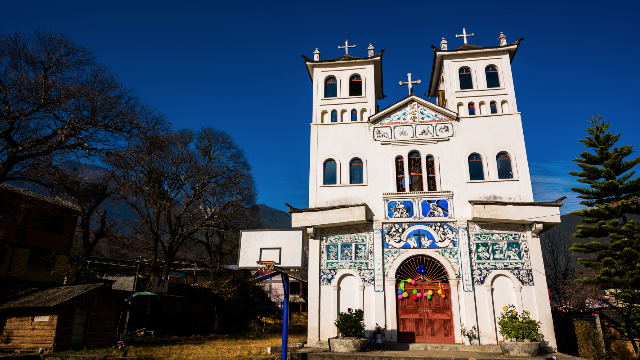 在云南深山里,这座天主教堂已超过百年!