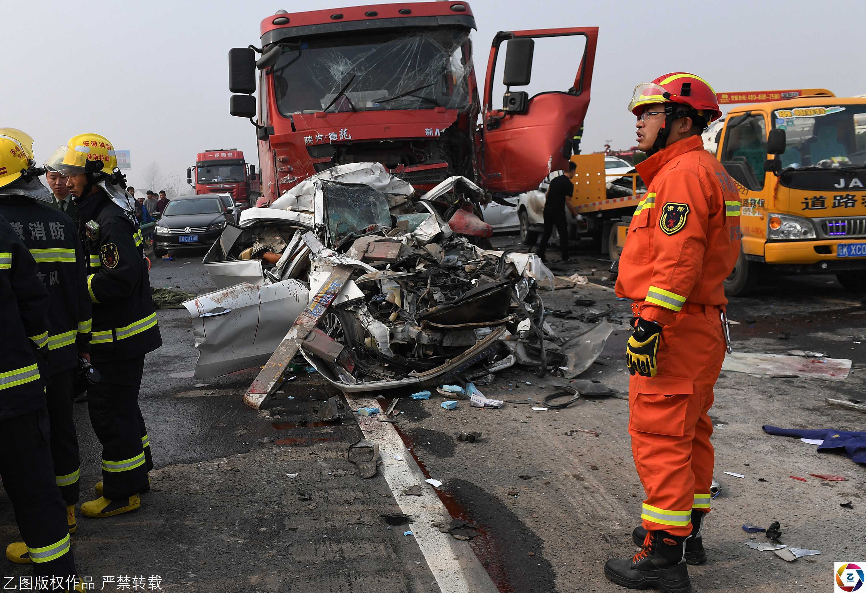 发生在2017年11月15日,安徽滁新高速发生连环撞车致18人事故,截至目前