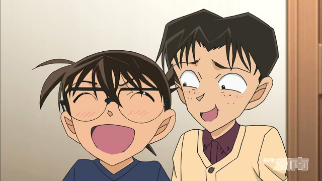 柯南952集小哀在脸上写了个字让柯南笑的像个神经病一样