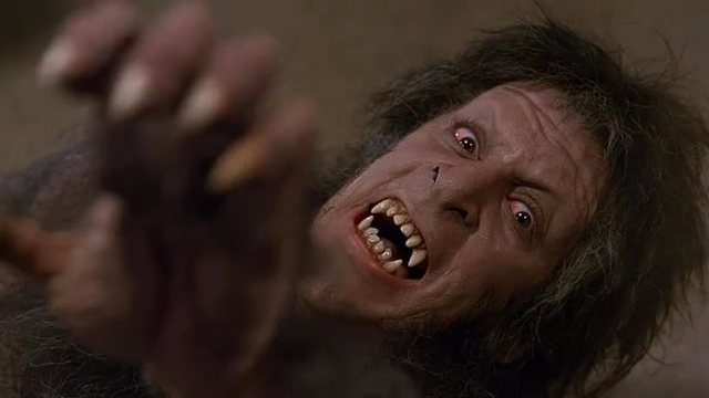 美国狼人在伦敦史上最经典的变身狼人画面震惊不已