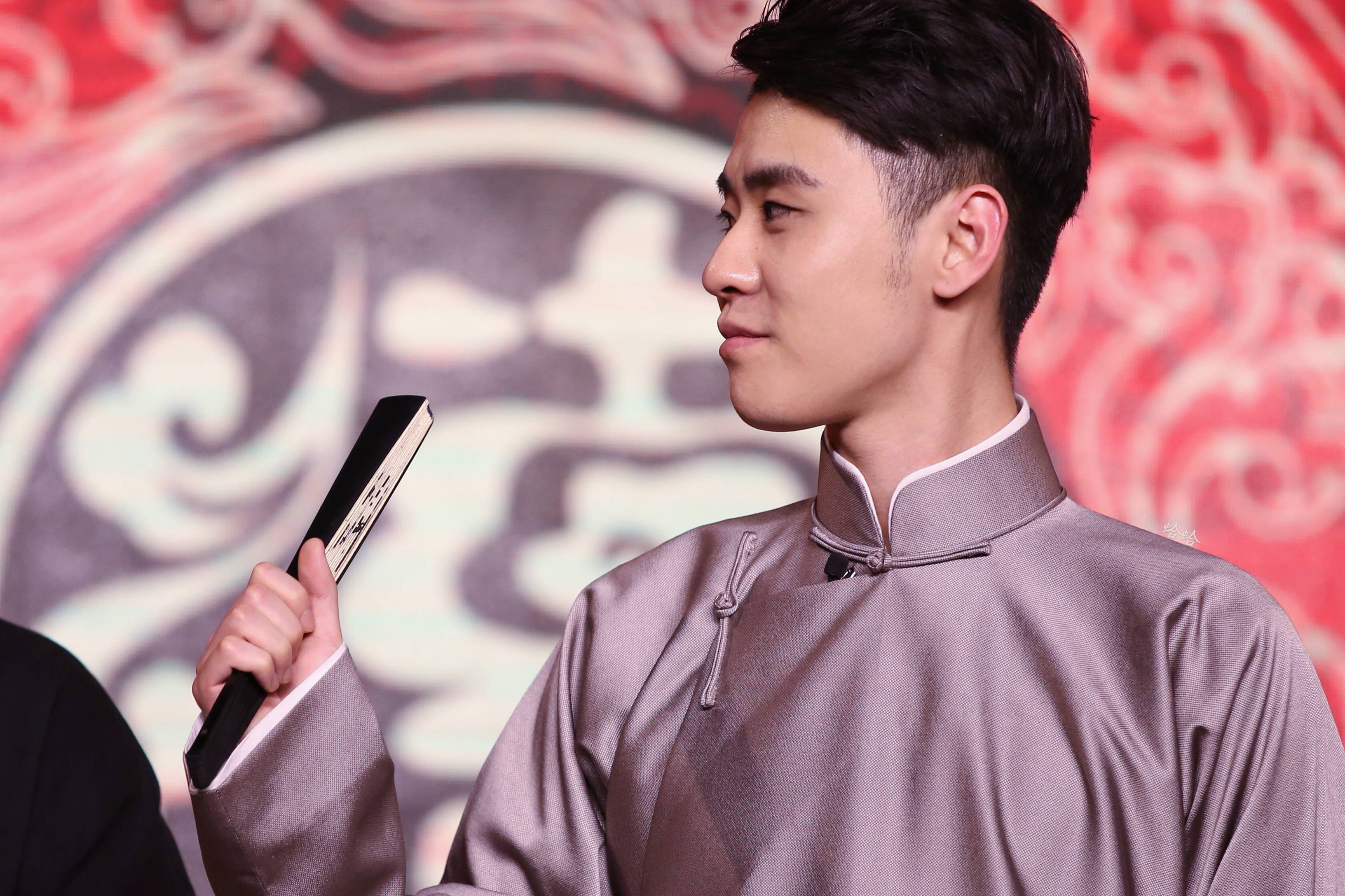 张云雷当年到底是怎样从十余米的站台摔落的?_凤凰网娱乐_凤凰网