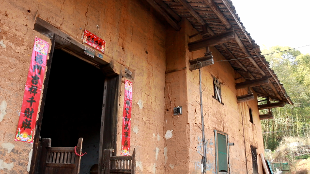 农村土房子你们应该都见过但是屋顶的那根横梁你有注意过吗