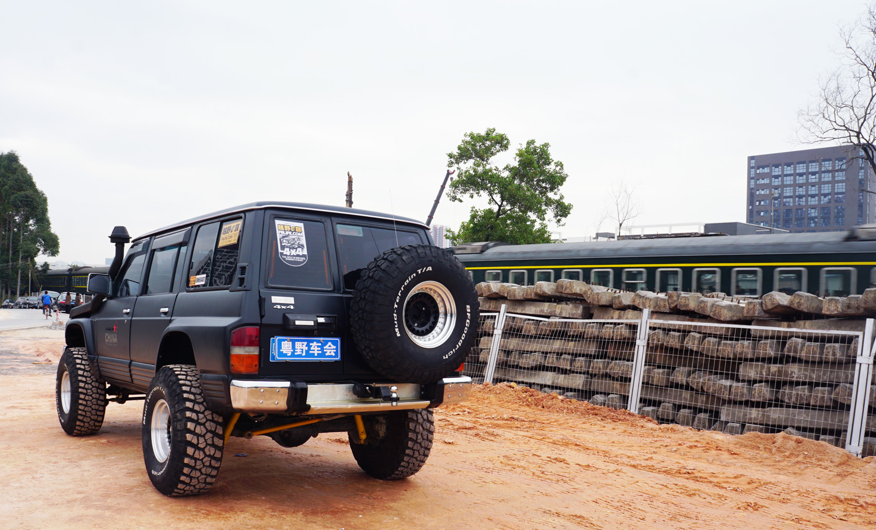 nissan途乐y60经典硬派系的改装_凤凰网汽车_凤凰网