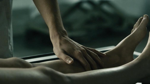 美女明星意外身亡尸体在停尸房遭到无法想象的对待