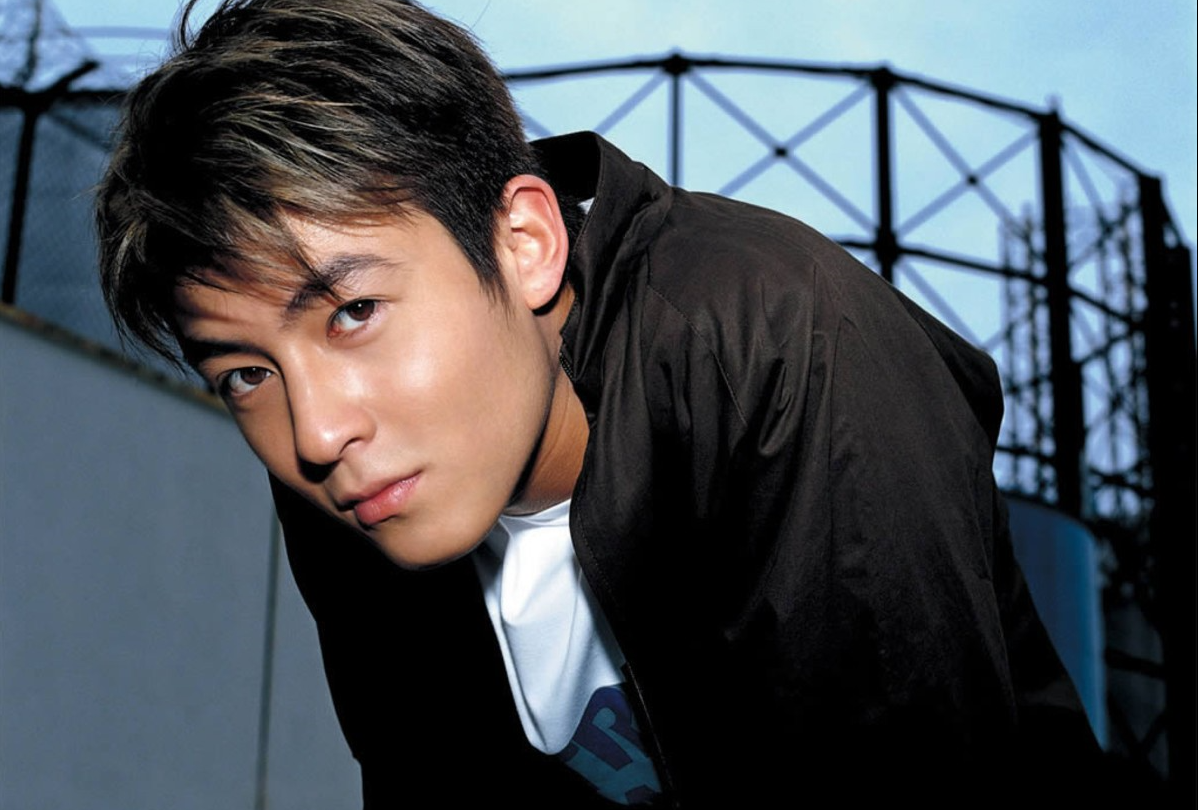 明星"退圈"事件,王菲让人惋惜,陈冠希明智,他却成为笑话!