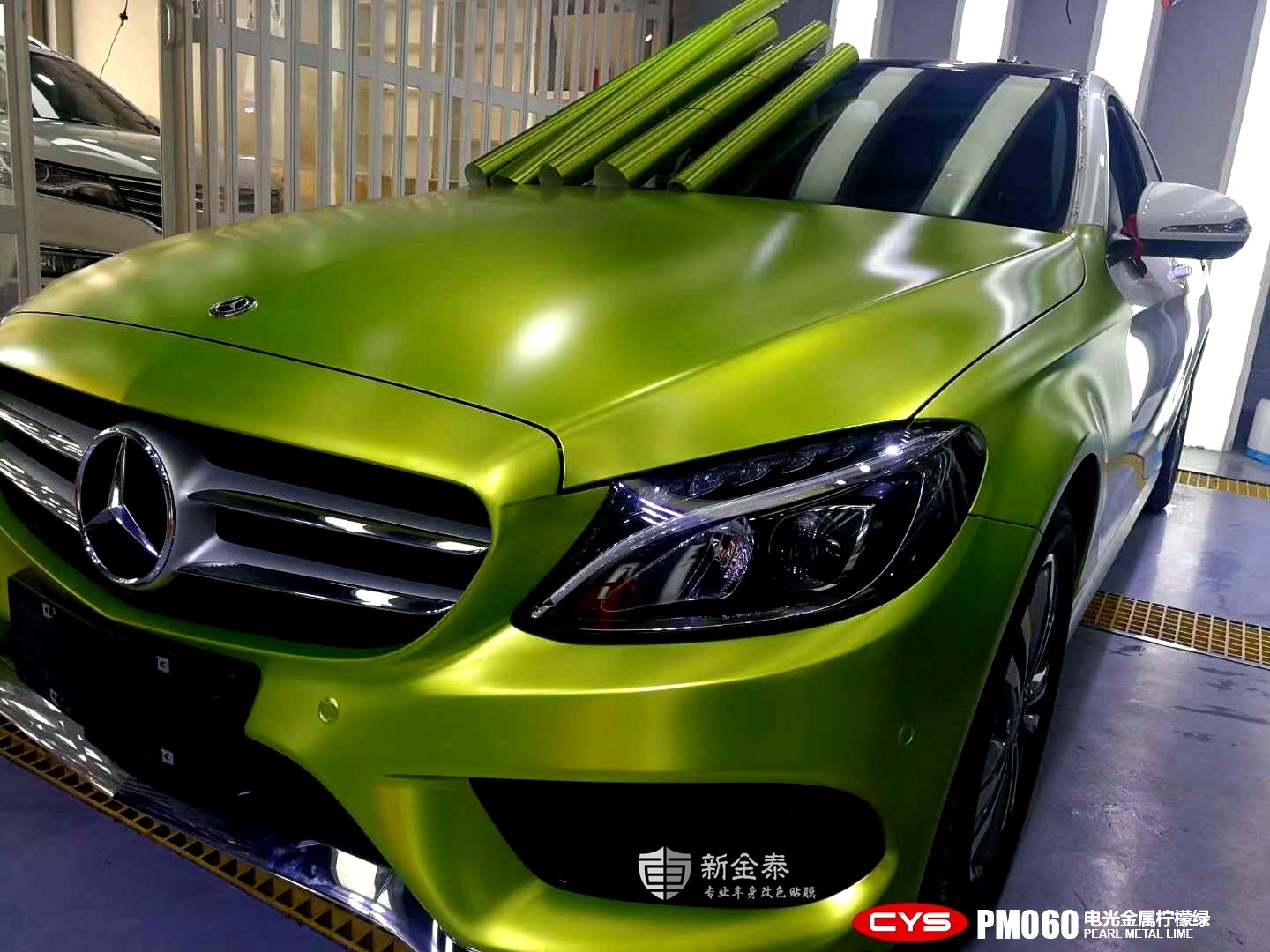 奔驰c200新乡改色膜cys车衣裳电光柠檬绿车身改色贴膜新金泰案例_凤凰