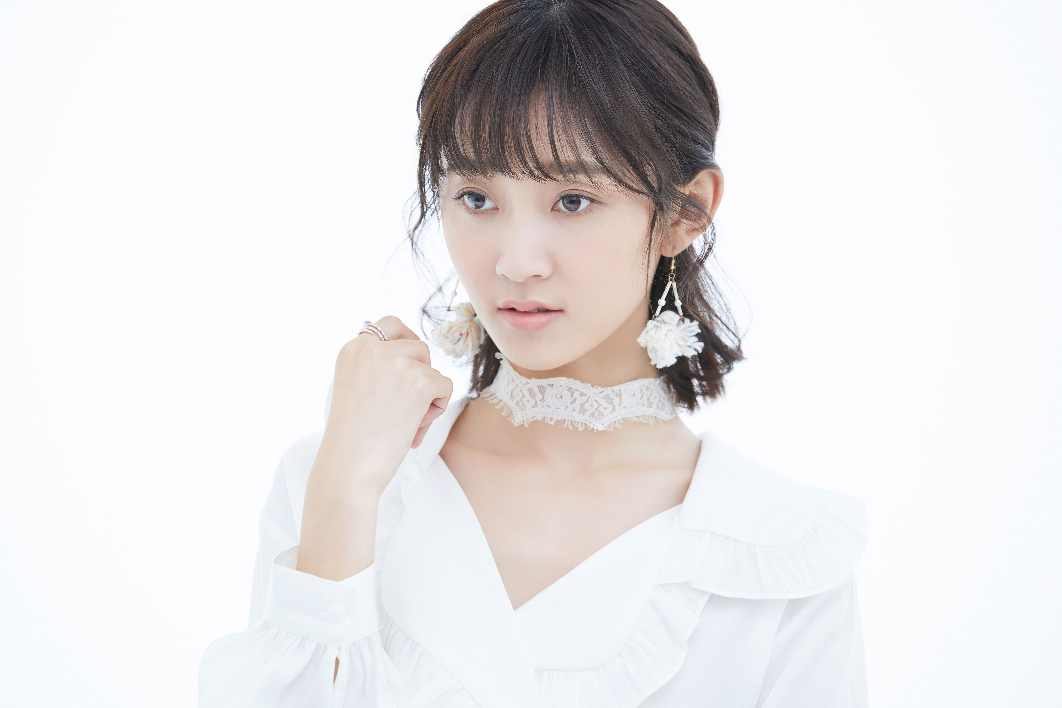 魏小也曝初夏写真 灿烂笑容尽显纯粹甜美