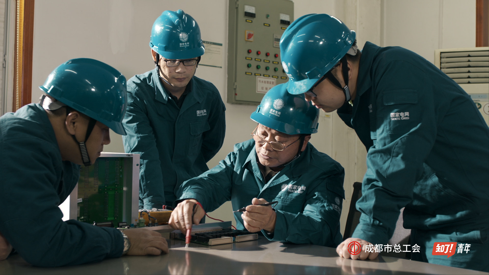 《了不起的成都工匠》持续播出,退休电力工程师宝刀未老